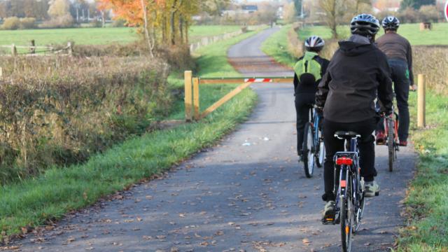 Freizeitaktivitäten Kanufahren Voie Verte Autun©ateliers Nomades
