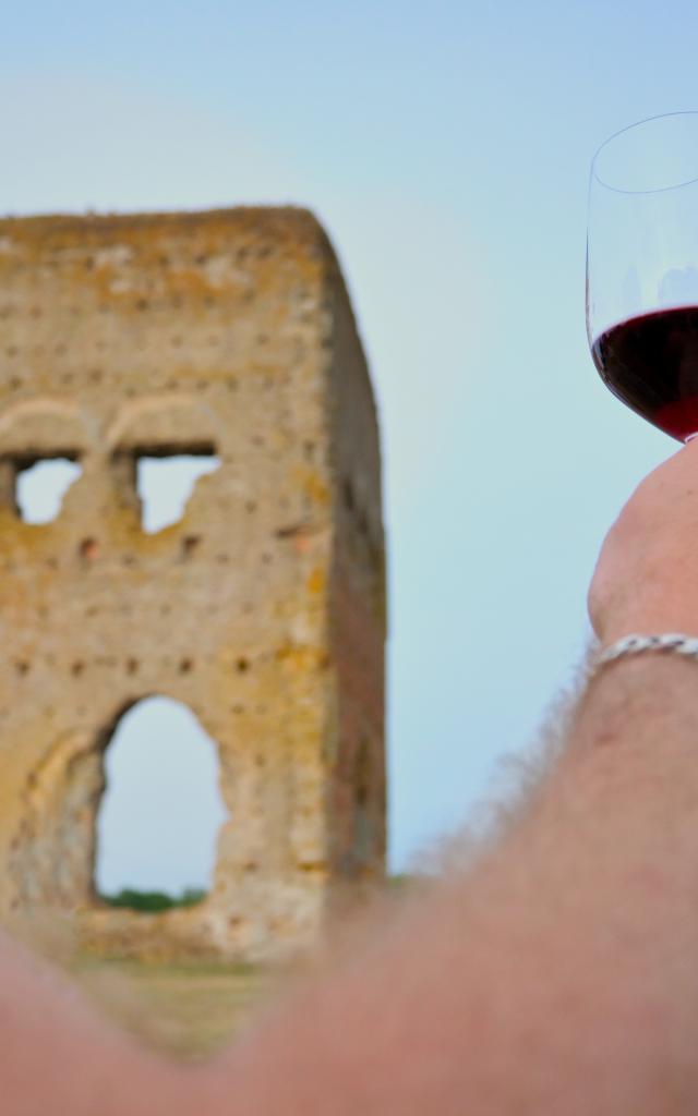 EnTrain, Weinprobe Cave Laly Fremdenführerin3 @celine Bacconnet