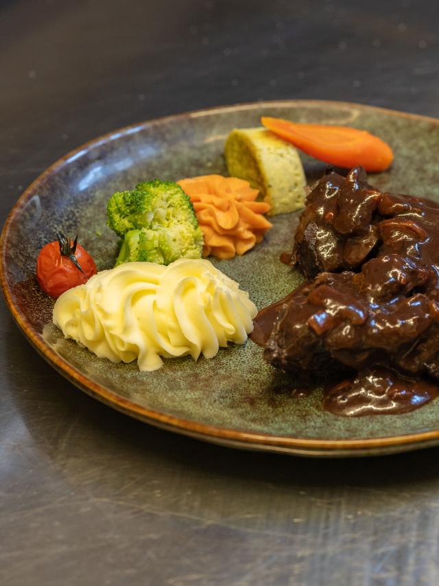 Boeuf Bourguignon Restaurant Le Chateaubriant @celine Bacconnet 1210