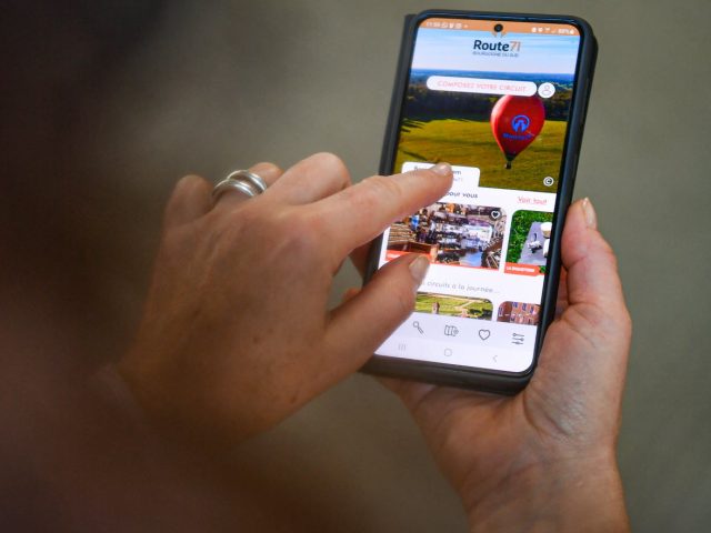 De Route 71-applicatie kan worden gedownload van Android en Apple Stores en is een bron van informatie om het erfgoed en de rijkdom van het departement te ontdekken. Foto Ketty Beyondas 1702672825