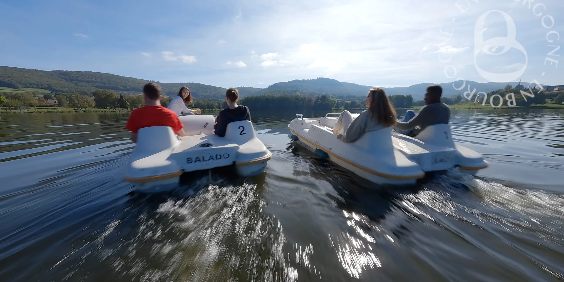 watersporten bij het meer van Autun