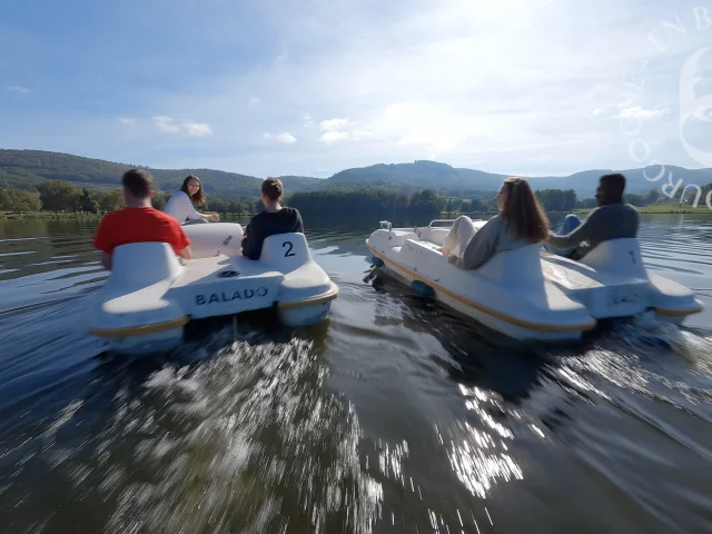 watersporten bij het meer van Autun